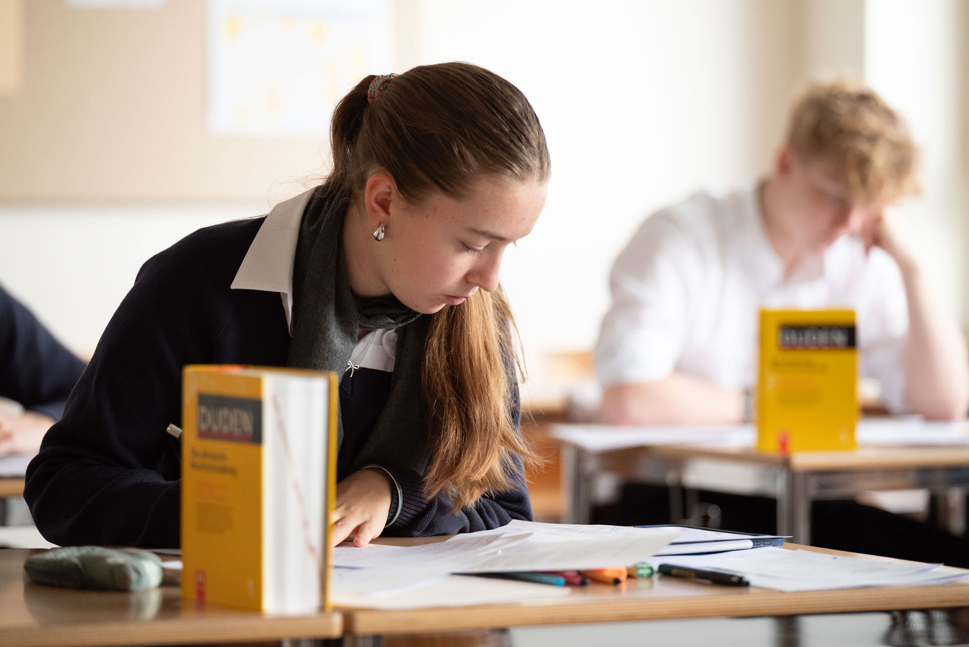 Konzentriertes Arbeiten beim Klausurtrainingstag im Gymnasium Eggenberg